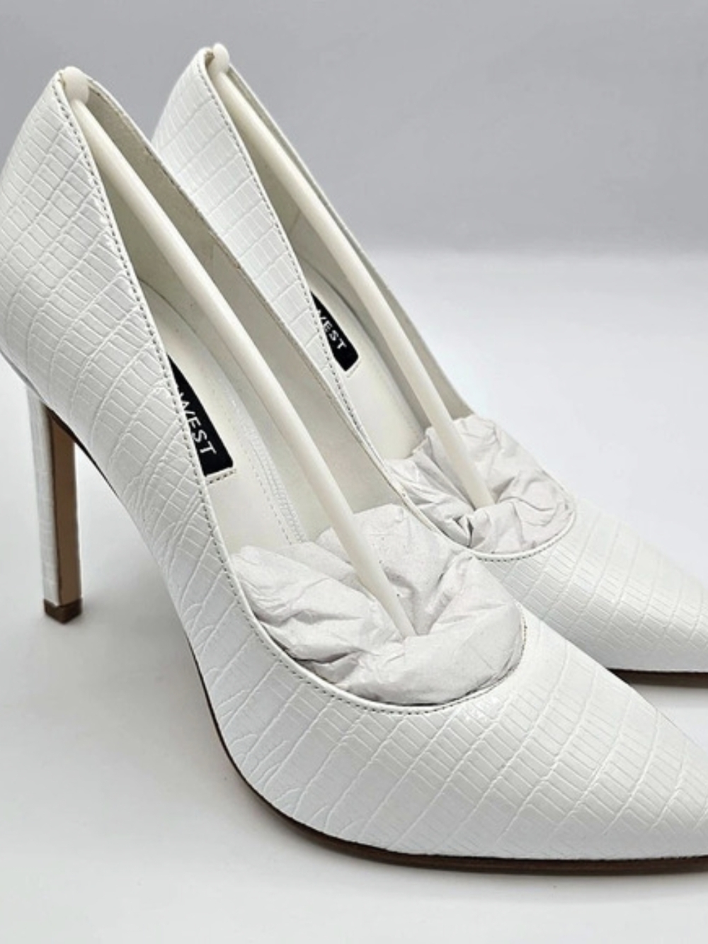 Nine West Tatiana Pointed Toe Pumps in White US 5 NWT